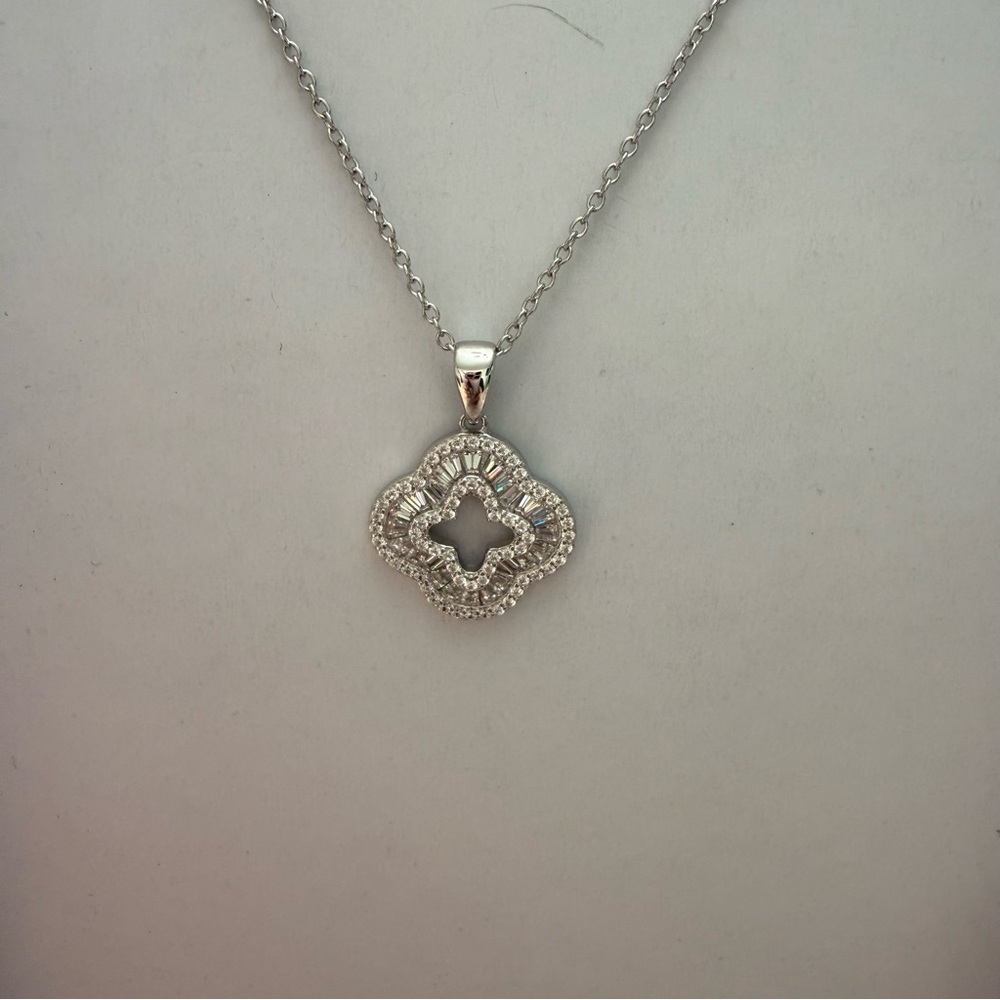 925 Sterling Silver Clover Halo Pendant Necklace with Clear Stones